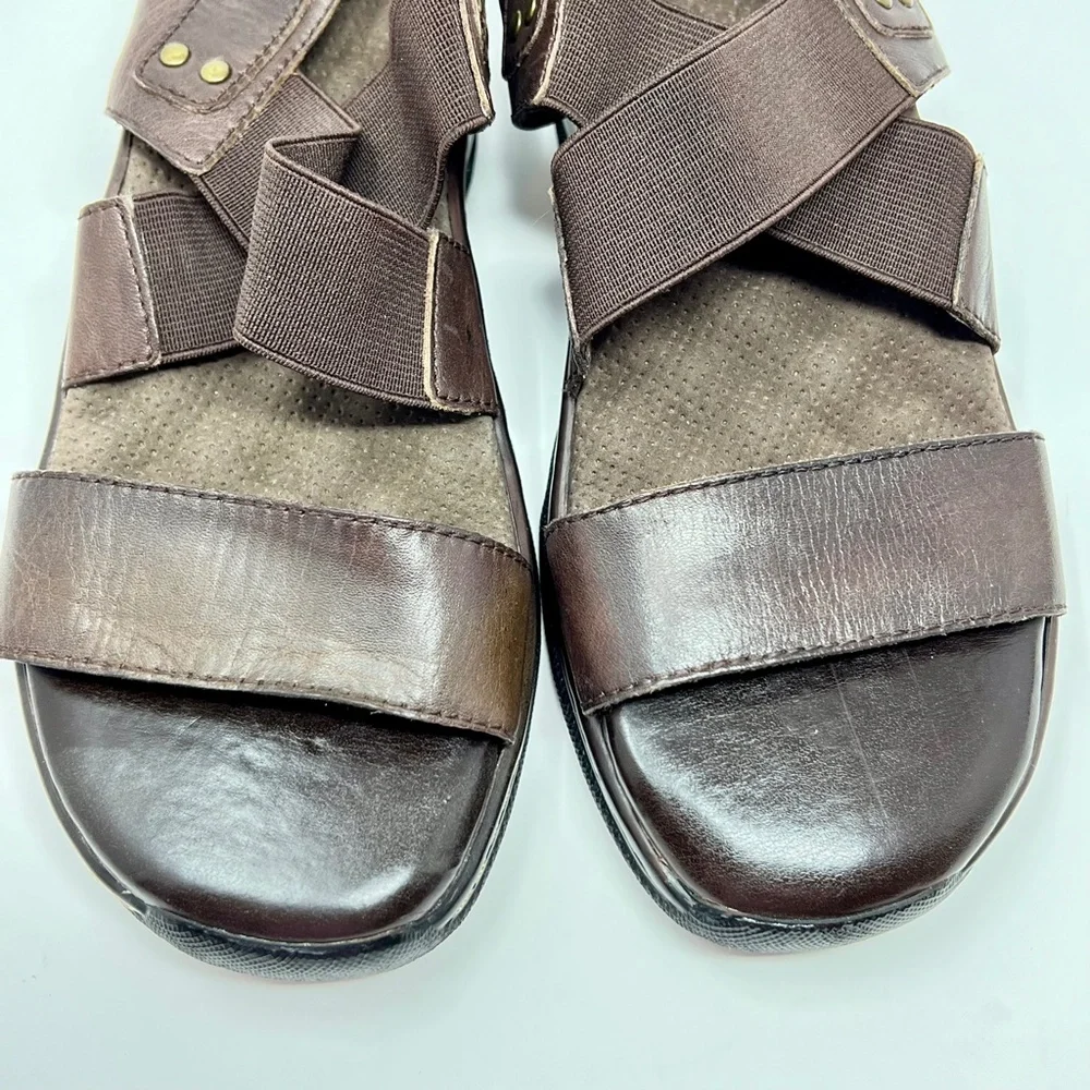 SoftWalk Women's brown leather comfort Strappy low wedge sandals size 7.5